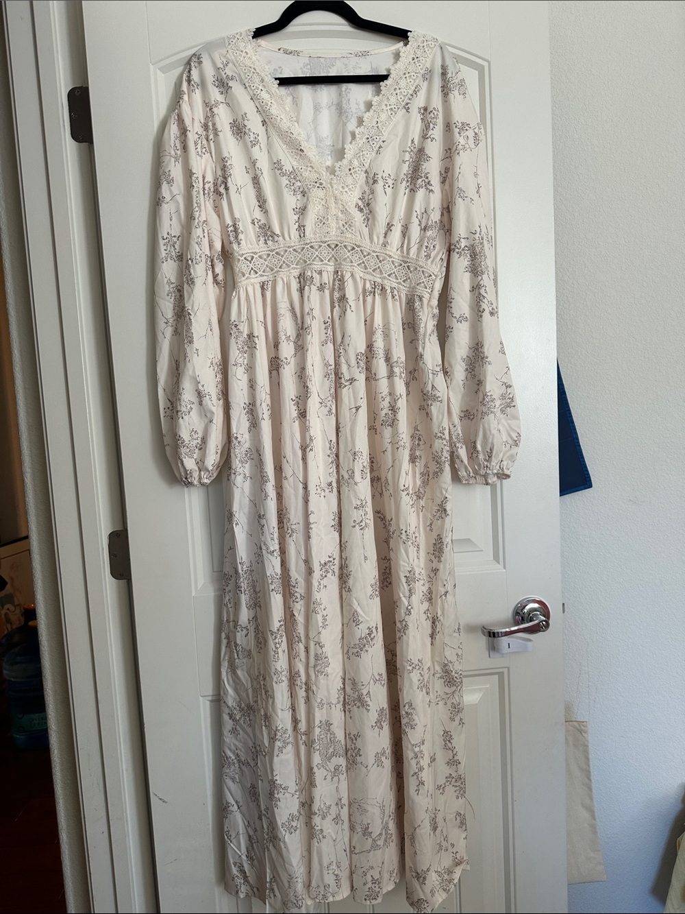Cream Floral Lace-Trim Maxi Dress size xl - Picture 2 of 6